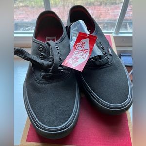VANS Authentic Pro in Black